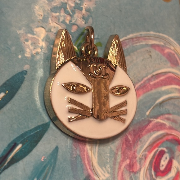 Chanel Gold and White Cat Charm - Picture 4 of 6